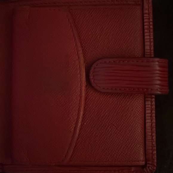 💯 Authentic Red LV Epi Wallet​ - Picture 5 of 10